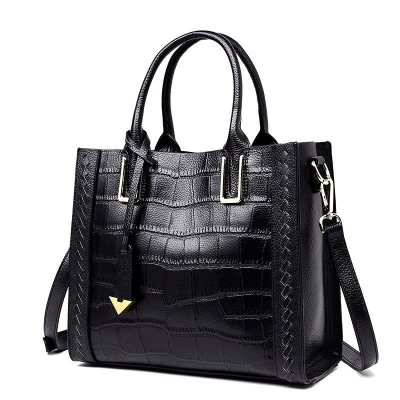 Fashion Leather Shoulder Bag – Patterned Design with Modern Touch