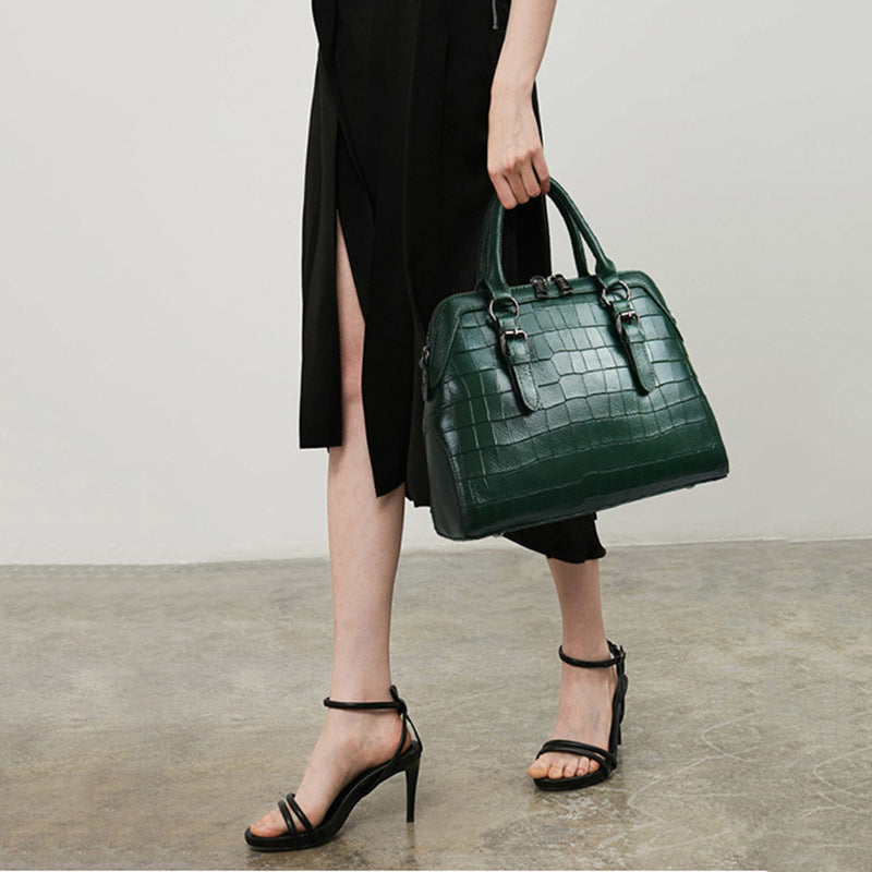 Beautifully Crafted Leather Handbag – Style That Endures