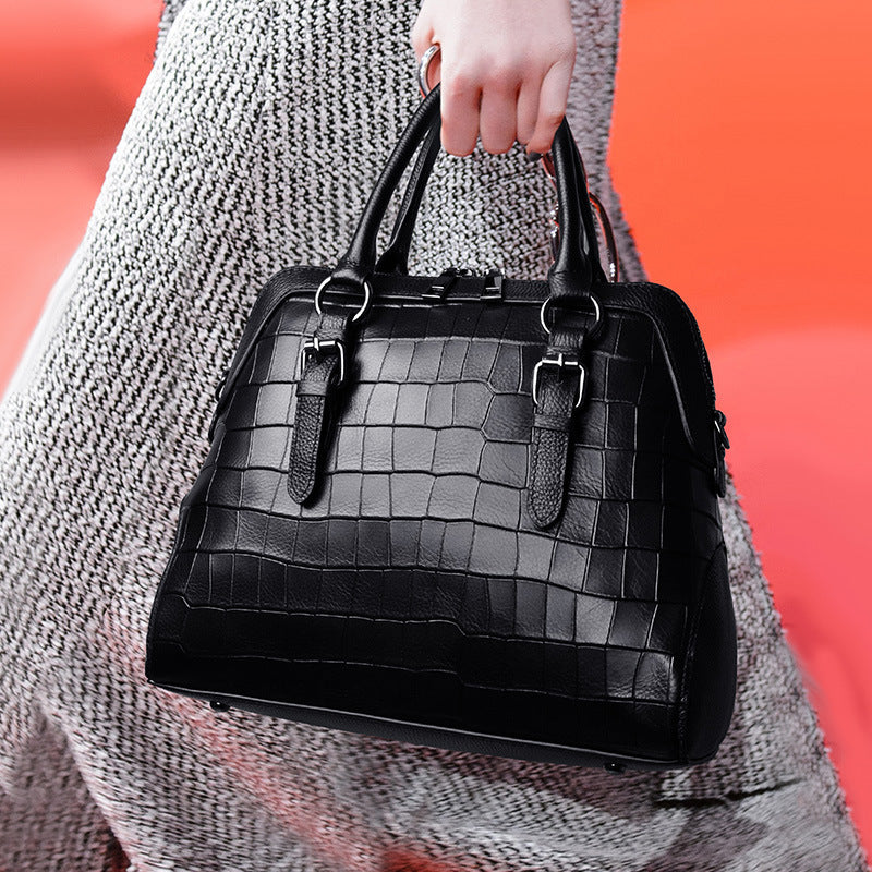 Beautifully Crafted Leather Handbag – Style That Endures
