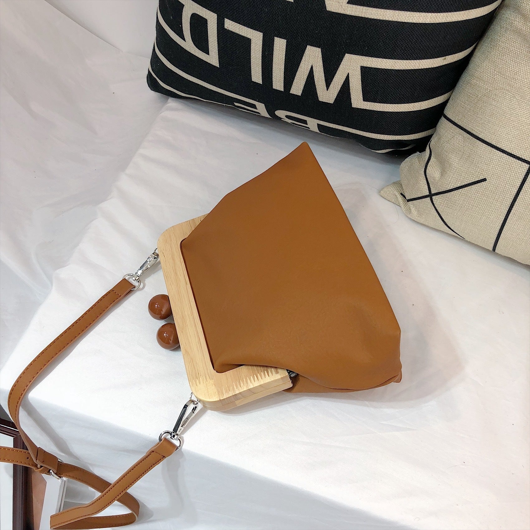 Classy Wooden Clip Evening Handbag for Ladies