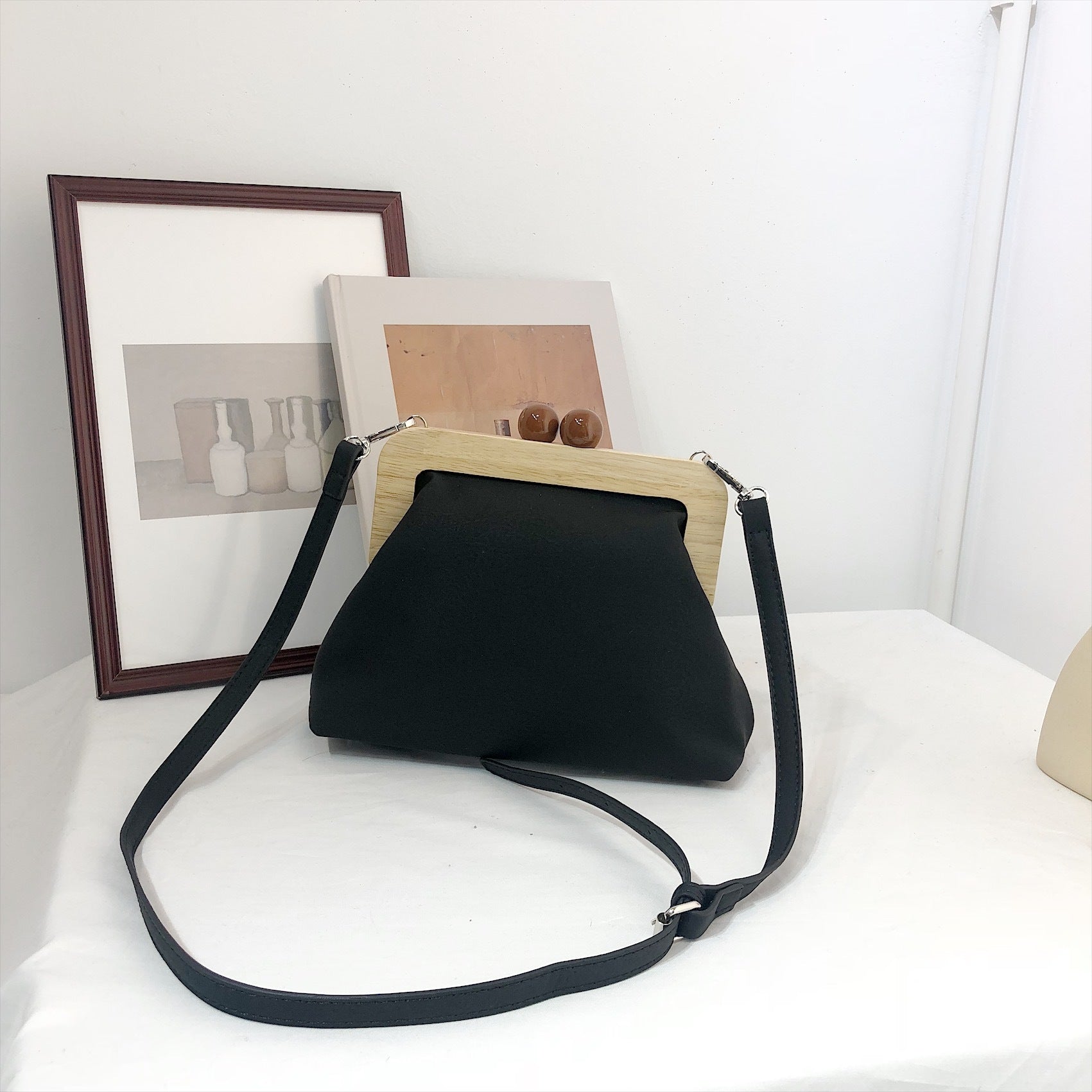 Classy Wooden Clip Evening Handbag for Ladies