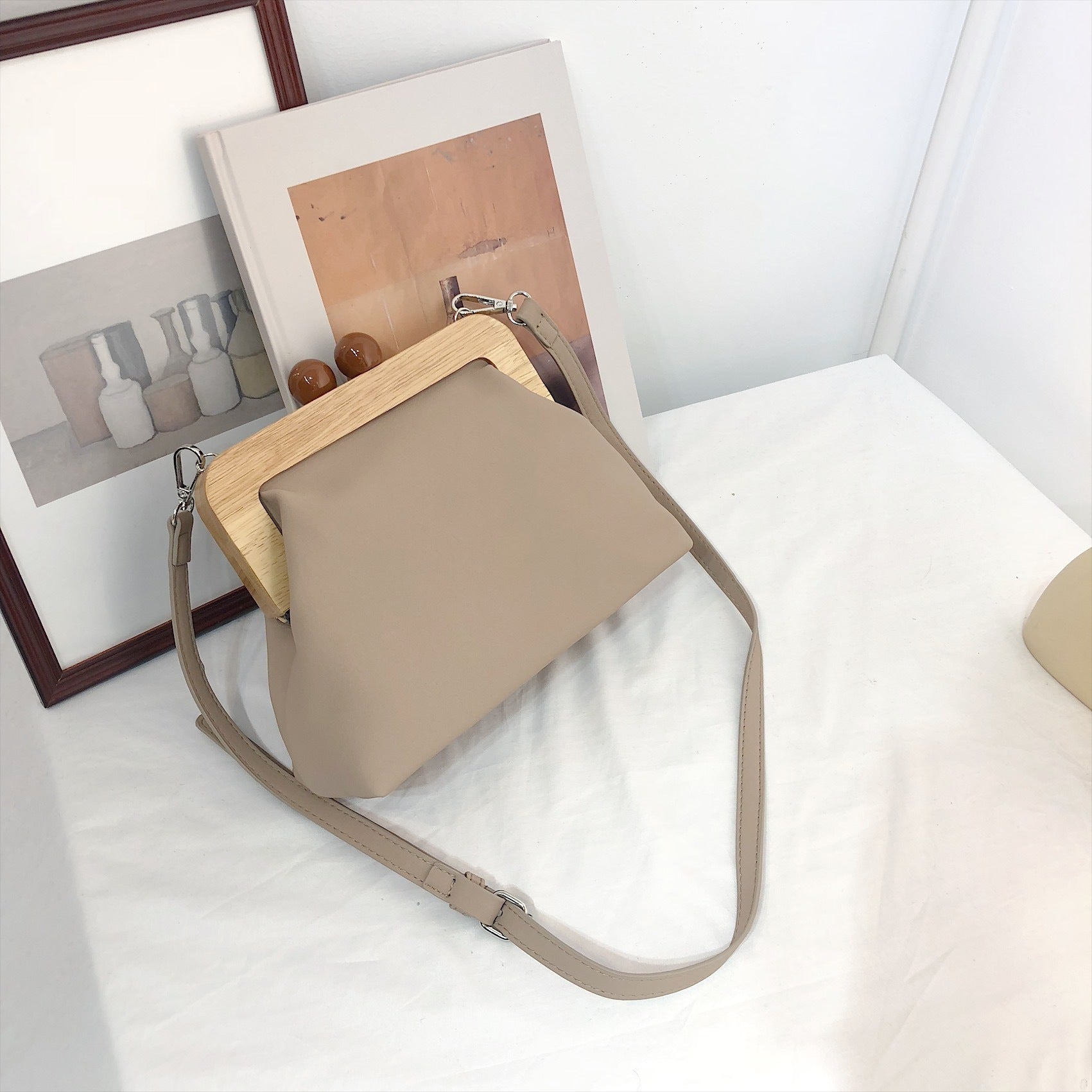 Classy Wooden Clip Evening Handbag for Ladies