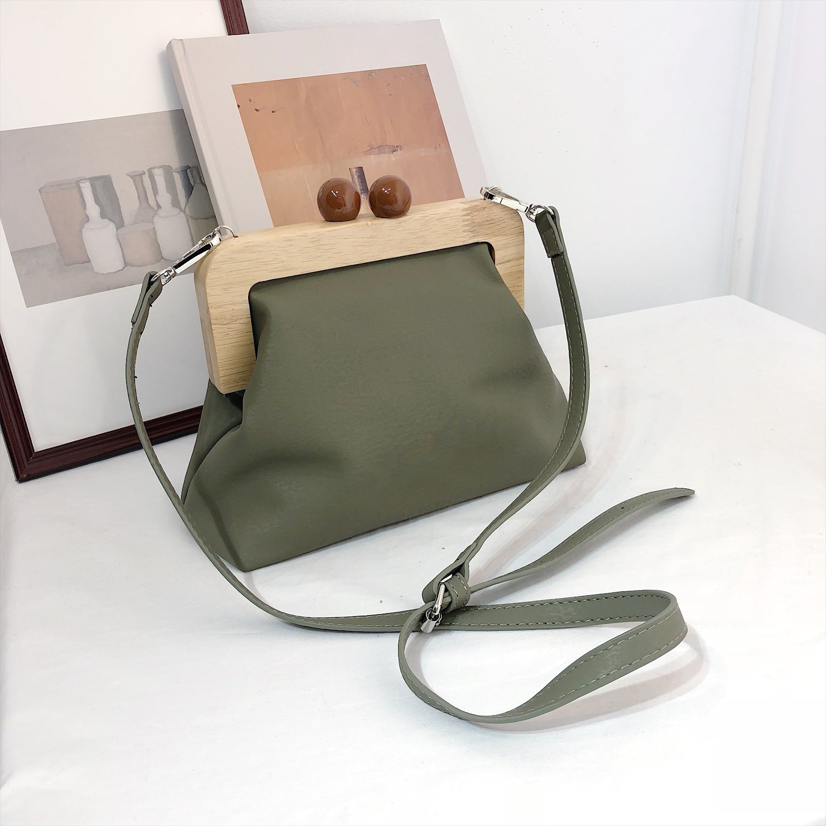 Classy Wooden Clip Evening Handbag for Ladies