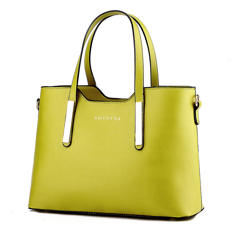 Trendy Leather Messenger – Confident Style, All Day Comfort