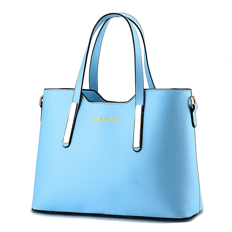 Trendy Leather Messenger – Confident Style, All Day Comfort