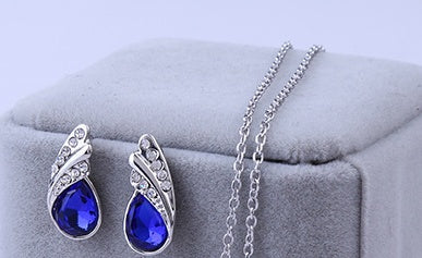 Sparkling Necklace Set – Shine with Confidence