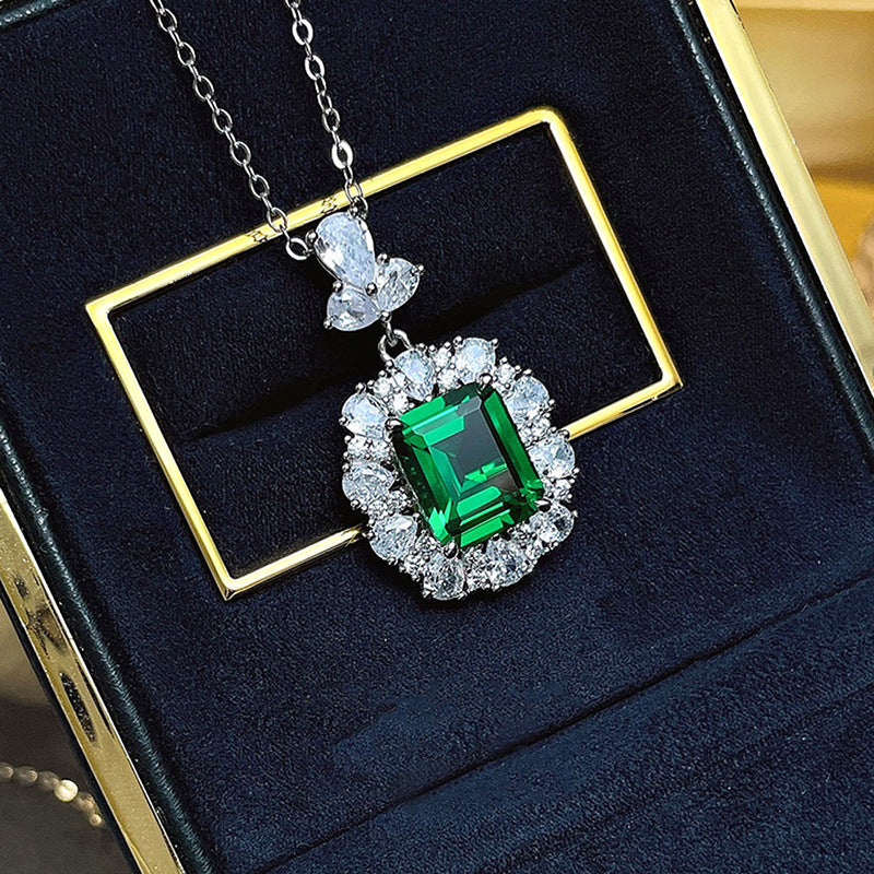 Shine with Grace – Court-Inspired Necklace and Earrings Set