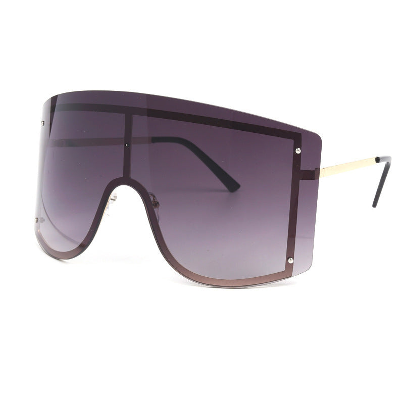 Women’s Square Shades – Polarized Design for Clear Outdoor Vision