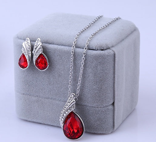 Sparkling Necklace Set – Shine with Confidence