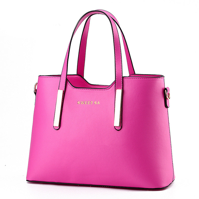 Trendy Leather Messenger – Confident Style, All Day Comfort