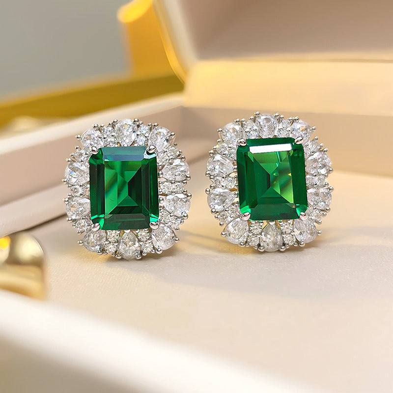 Shine with Grace – Court-Inspired Necklace and Earrings Set