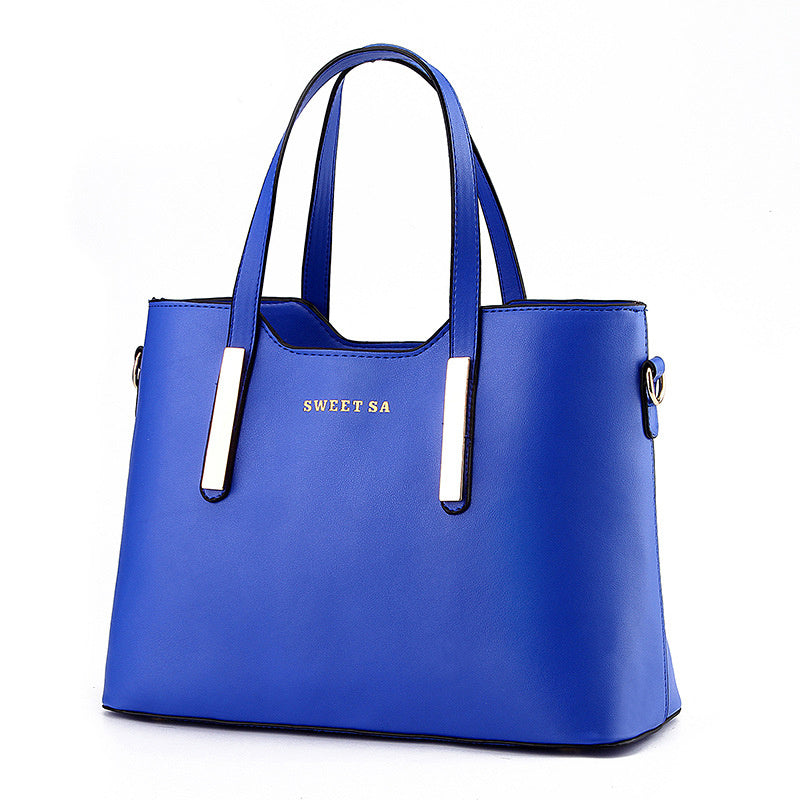 Trendy Leather Messenger – Confident Style, All Day Comfort