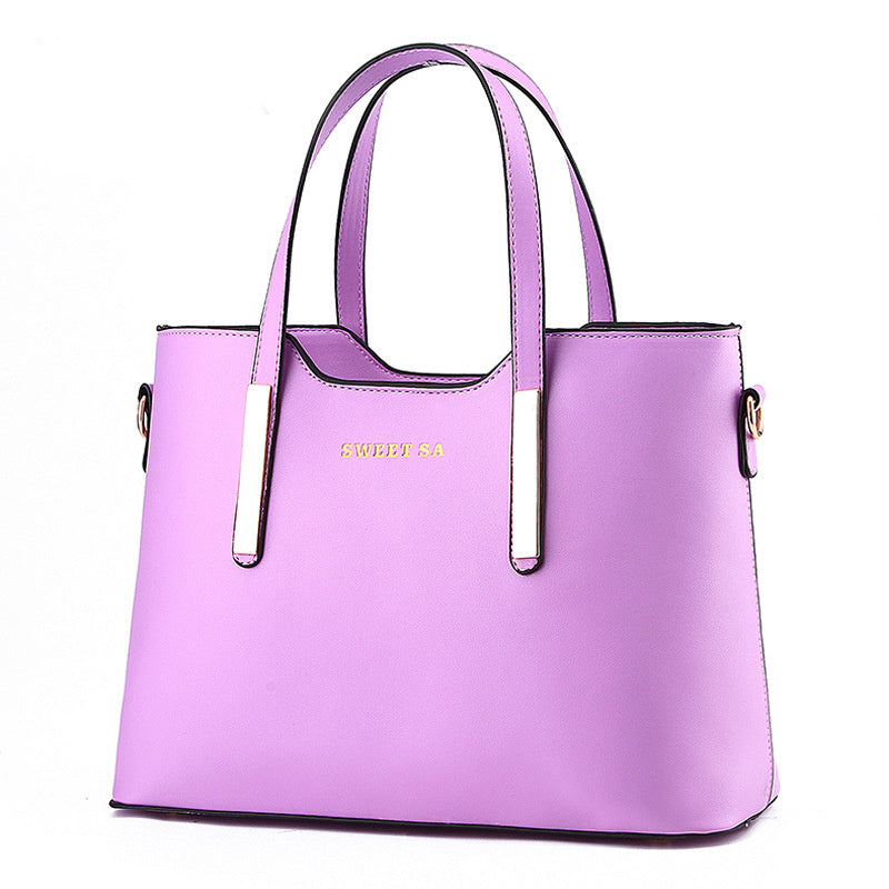 Trendy Leather Messenger – Confident Style, All Day Comfort
