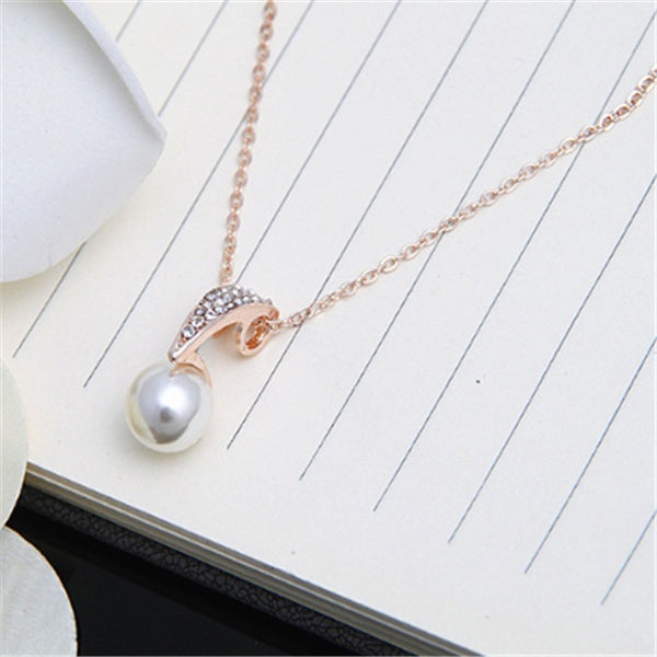 Refined Glow – Timeless Pearl Jewelry Gift Set