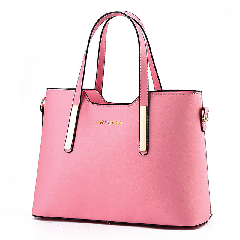 Trendy Leather Messenger – Confident Style, All Day Comfort