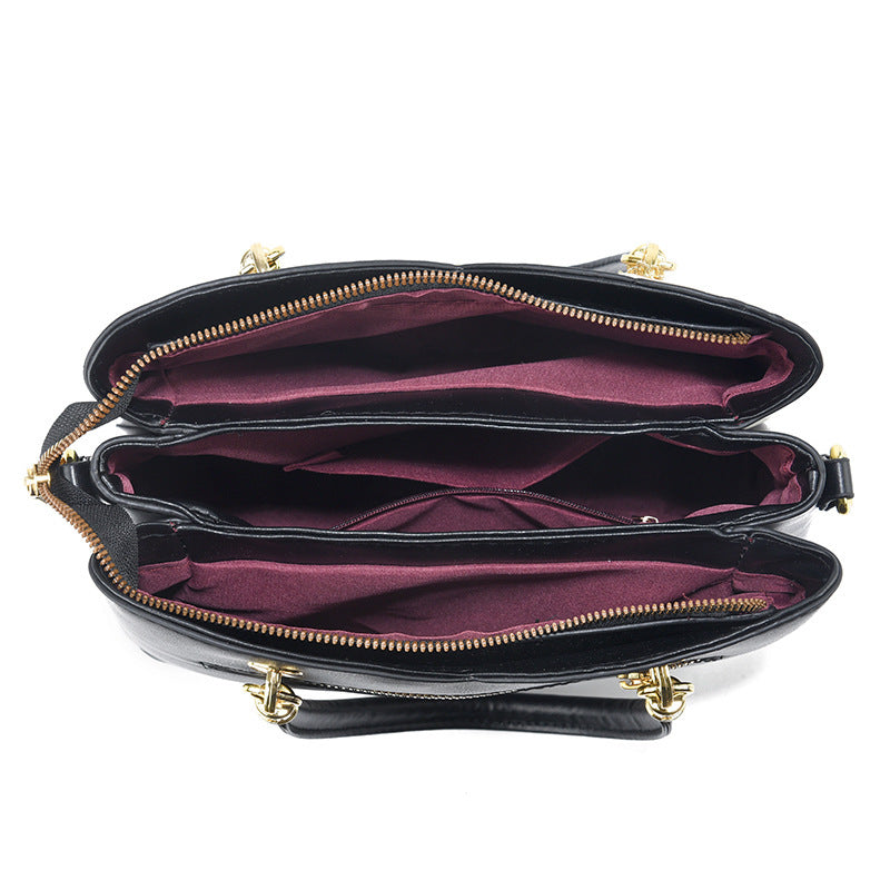 Modern Contrast Tote – Bold Style, Endless Convenience