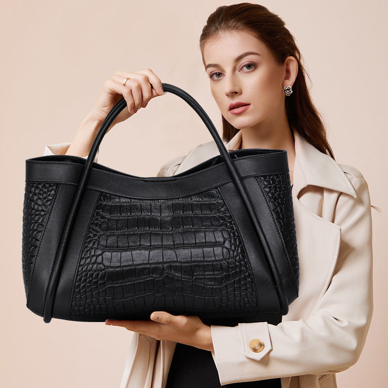 Women’s Soft Leather Tote – Lightweight with Timeless Sophistication