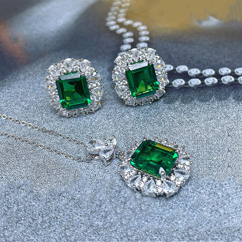 Shine with Grace – Court-Inspired Necklace and Earrings Set