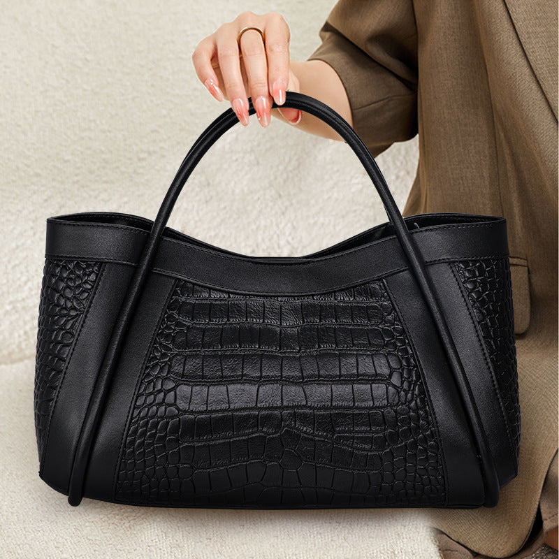Women’s Soft Leather Tote – Lightweight with Timeless Sophistication