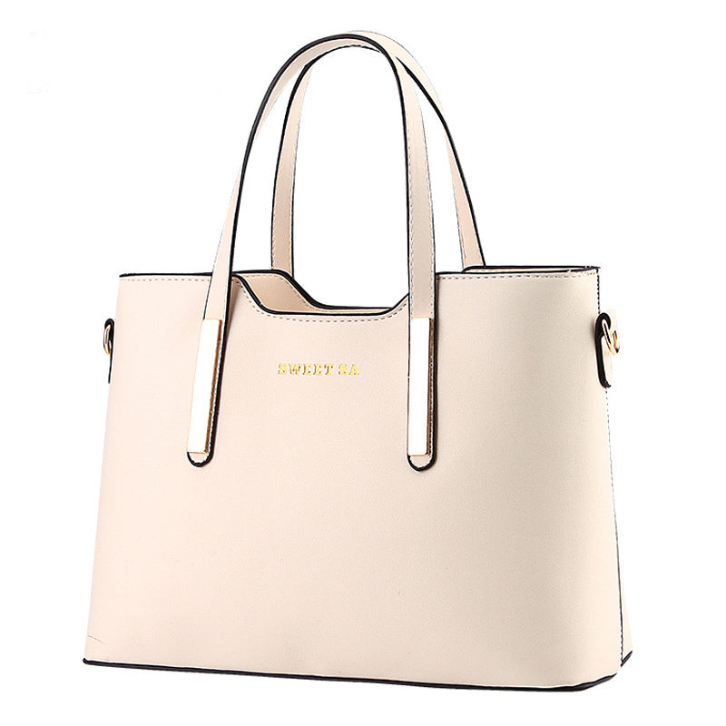 Trendy Leather Messenger – Confident Style, All Day Comfort